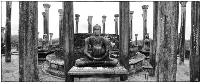 Medirigiriya Vadatage Buddha